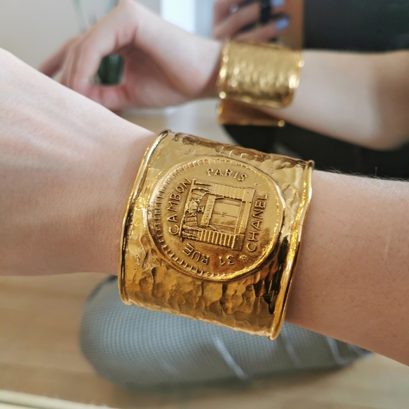 *sold* Vintage Chanel 1990-91 gold tone cuff bracelet, 31 rue Cambon designer - Picture 3 of 9
